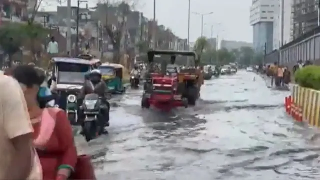 delhi-rains-traffic-snarls-waterlogging-at-several-areas-as-rain-lashes-parts-of-delhi-ncr-watch